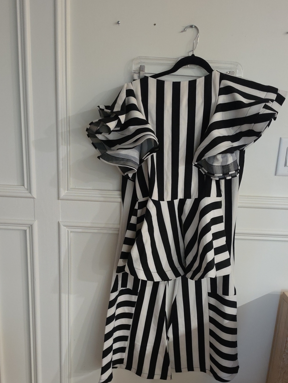 Black & White Striped Ruffle Sleeve Pants Suit.